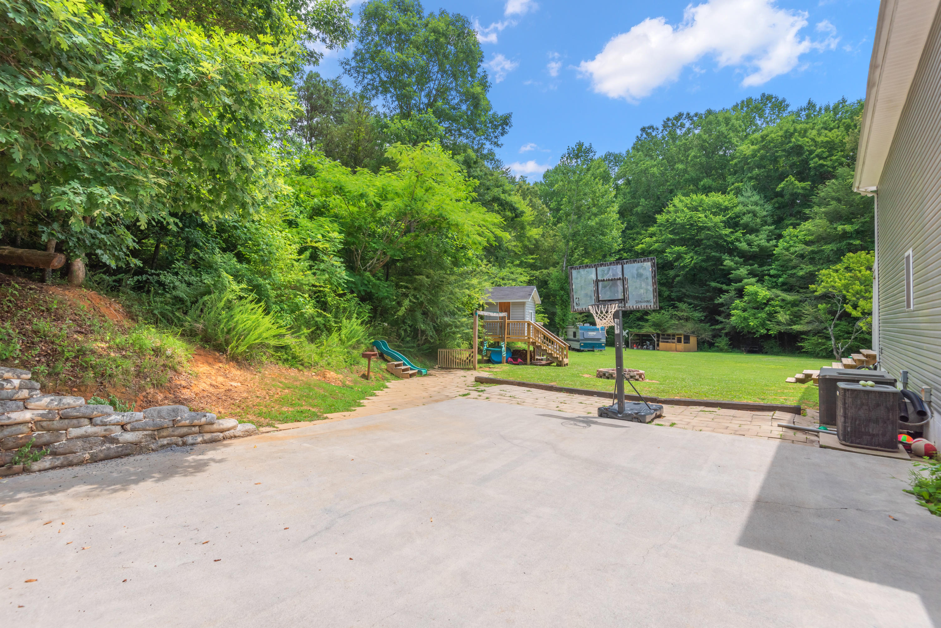 172 Hull Road Madisonville, TN 37354 - Photo 10 of 33 7AEF96DC-AC03-4894-BEE9-8F2DA20EC4A6