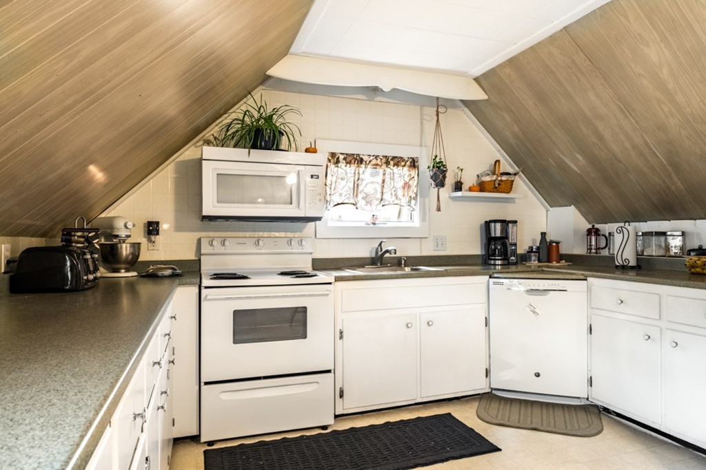 56 Groton Road Chelmsford, MA 01863 - Photo 20 of 29 Gallery Image 20
