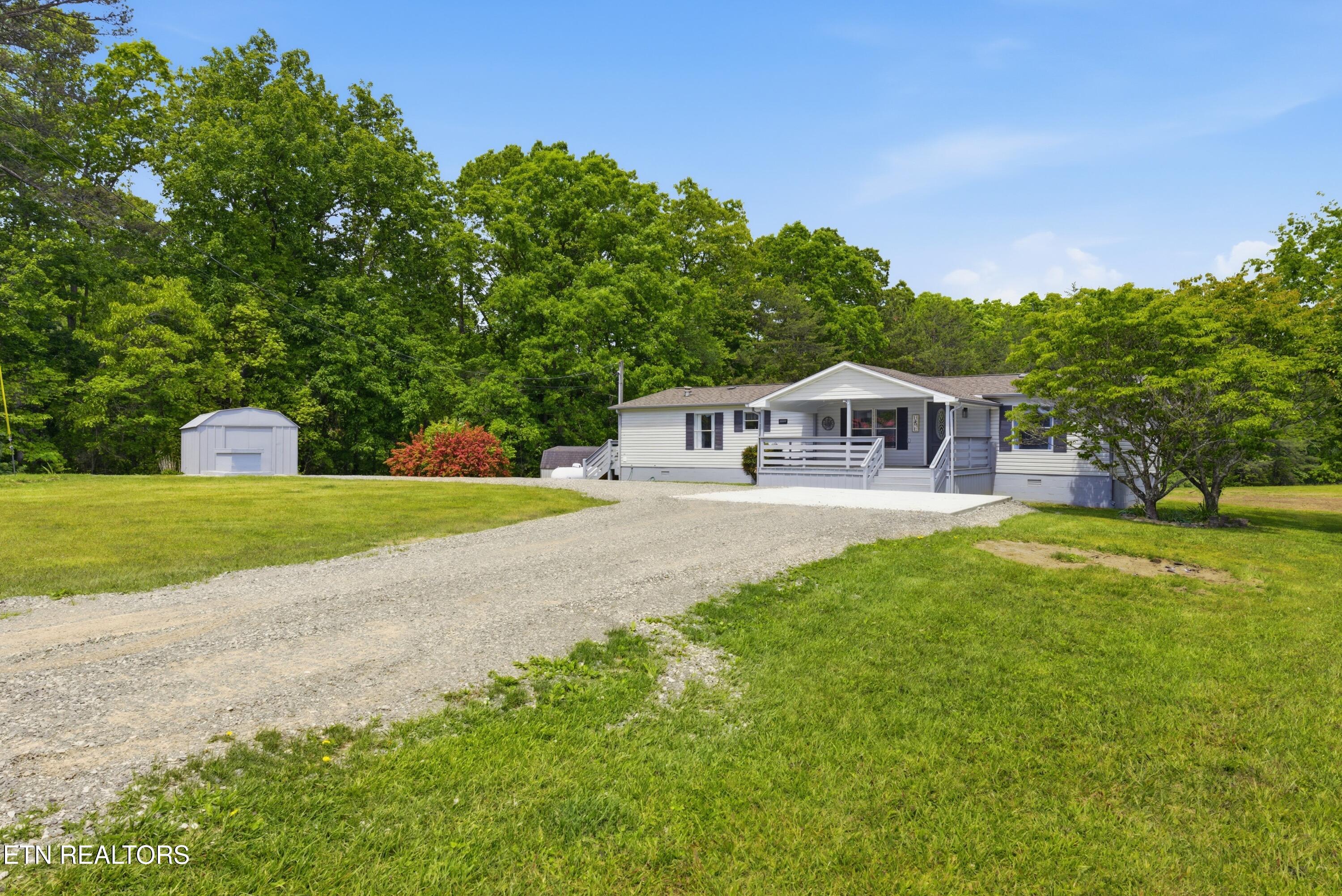 270 Brown Road Oakdale, TN 37829 - Photo 3 of 51 1N9A4656