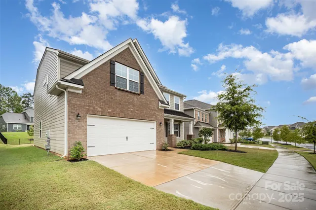 a view of house with yard