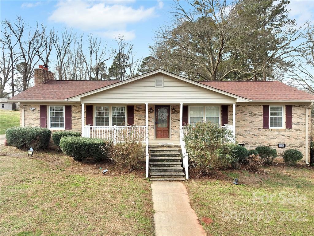 311 Maple Street, Unit 7 Union, SC 29379 - Photo 2 of 34 a front view of a house with a yard