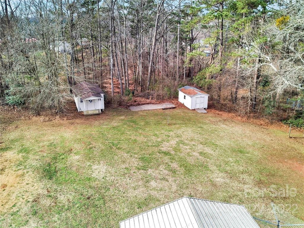 311 Maple Street, Unit 7 Union, SC 29379 - Photo 28 of 34 a backyard of a house with a table and chairs