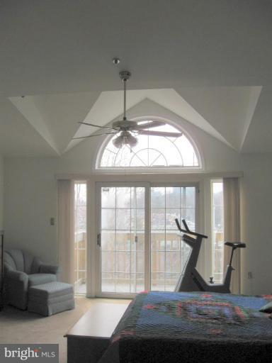 3094 South Glebe Road, Unit 3094 Arlington, VA 22206 - Photo 14 of 26 Master Bedroom