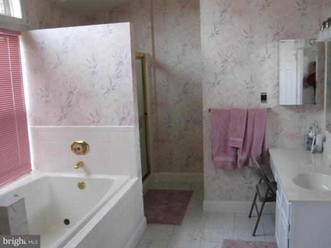 3094 South Glebe Road, Unit 3094 Arlington, VA 22206 - Photo 17 of 26 Master Bathroom -- Another View
