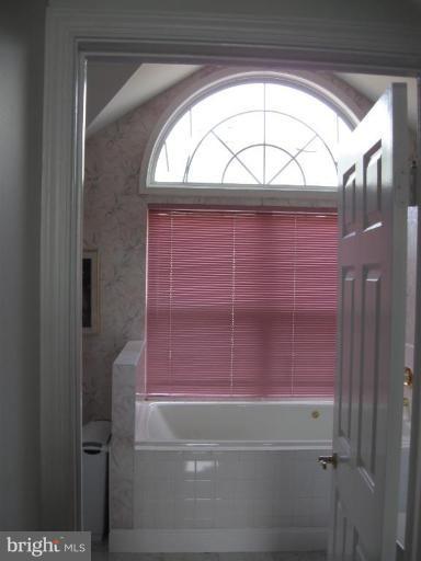 3094 South Glebe Road, Unit 3094 Arlington, VA 22206 - Photo 18 of 26 Master Bathroom - Palladian Window over Jetted Tub