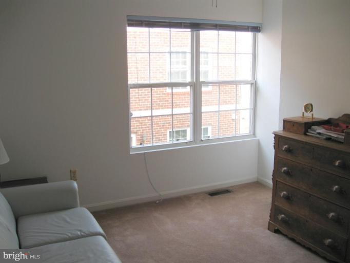 3094 South Glebe Road, Unit 3094 Arlington, VA 22206 - Photo 20 of 26 Third Bedroom