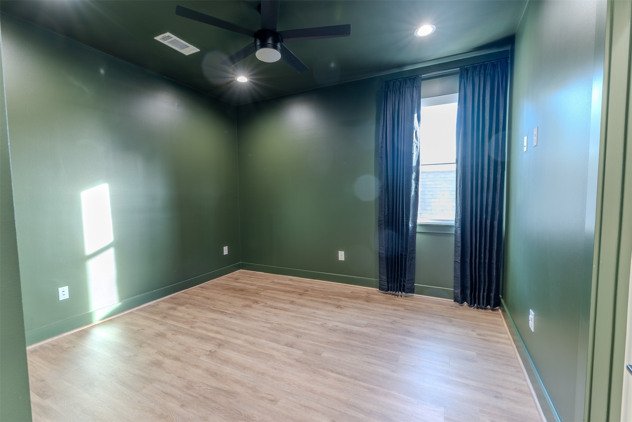 1206 Hamblen Street Houston, TX 77009 - Photo 21 of 28 an empty room with closet area