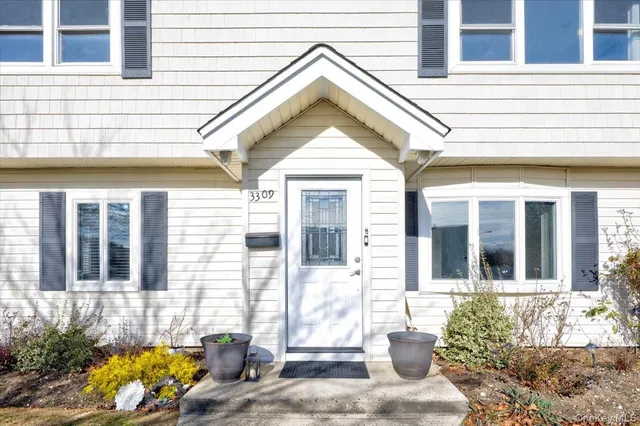 $939,999 | 3309 Nelson Street, Wantagh, NY 11793