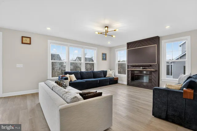 $5,900 | 23784 Fairfield Knl Court, Aldie, VA 20105