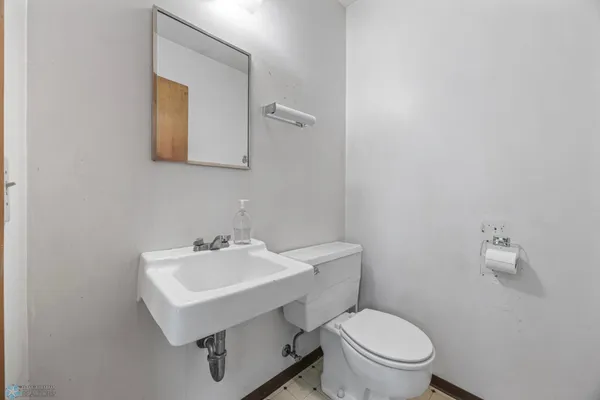 $615,000 | 512 2nd Street Northwest, Lamoure, ND 58458