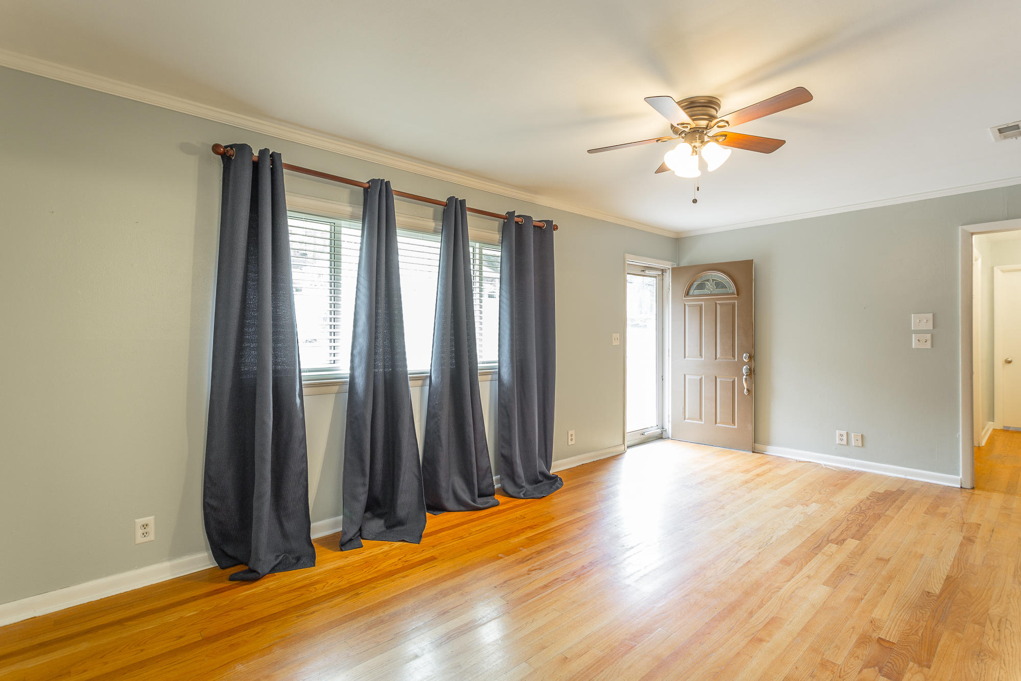 531 Layfield Road Chattanooga, TN 37412 - Photo 3 of 38 Living room