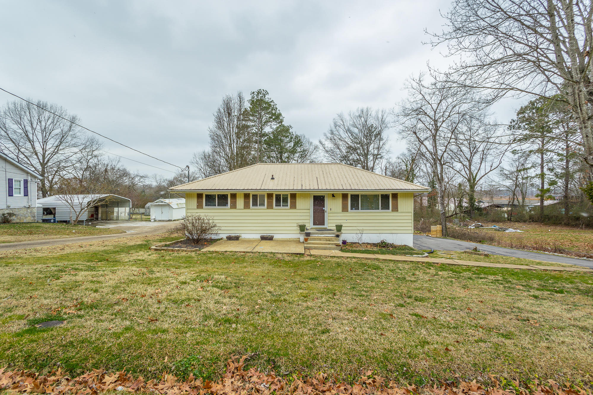 531 Layfield Road Chattanooga, TN 37412 - Photo 34 of 38 Front yard