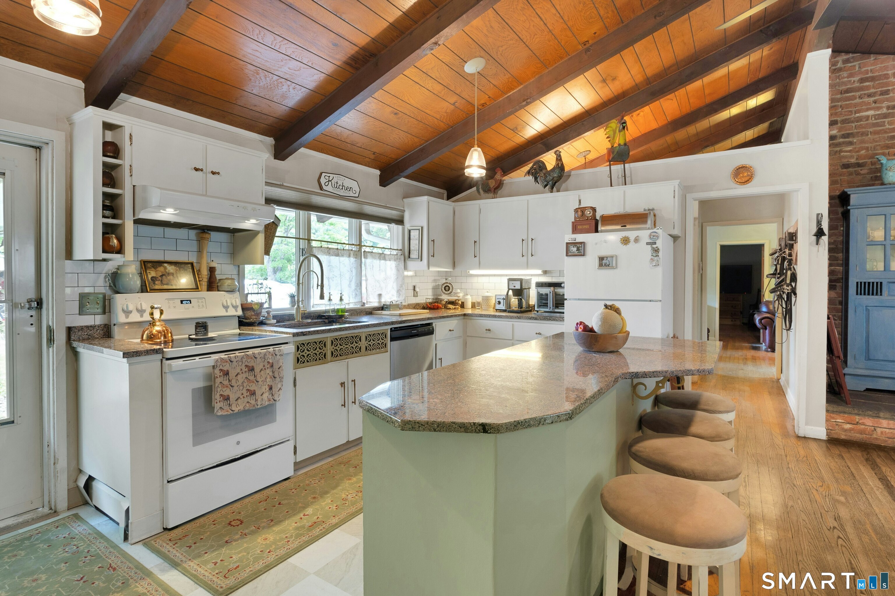92 Minortown Road Woodbury, CT 06798 - Photo 8 of 33