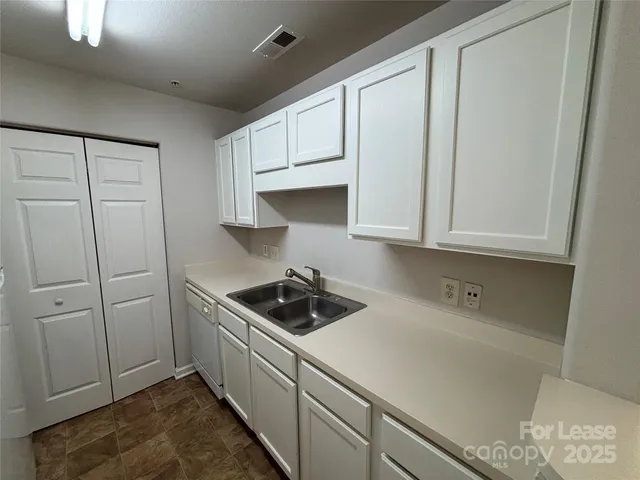 $1,650 | 938 Plaza Walk Drive, Charlotte, NC 28215