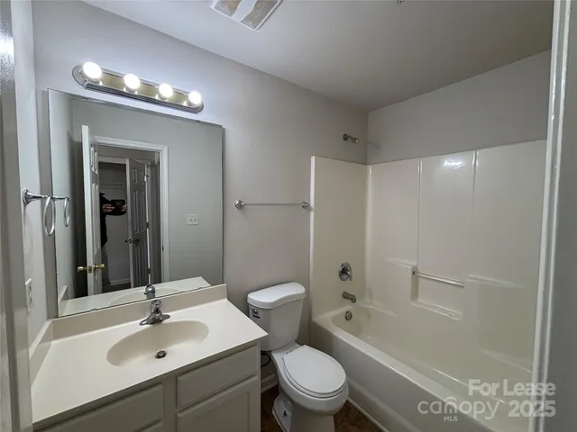 $1,650 | 938 Plaza Walk Drive, Charlotte, NC 28215