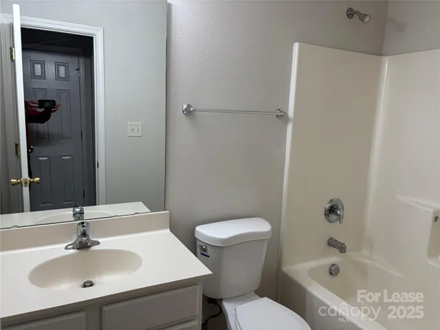 $1,650 | 938 Plaza Walk Drive, Charlotte, NC 28215