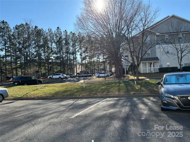 $1,650 | 938 Plaza Walk Drive, Charlotte, NC 28215