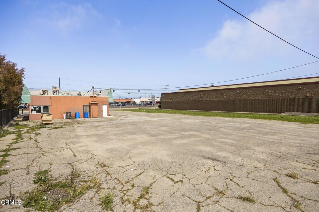 258 West Pleasant Valley Road Oxnard, CA 93033 - Photo 10 of 25 6-web-or-mls-UpmarketMedia_258pleasant-1