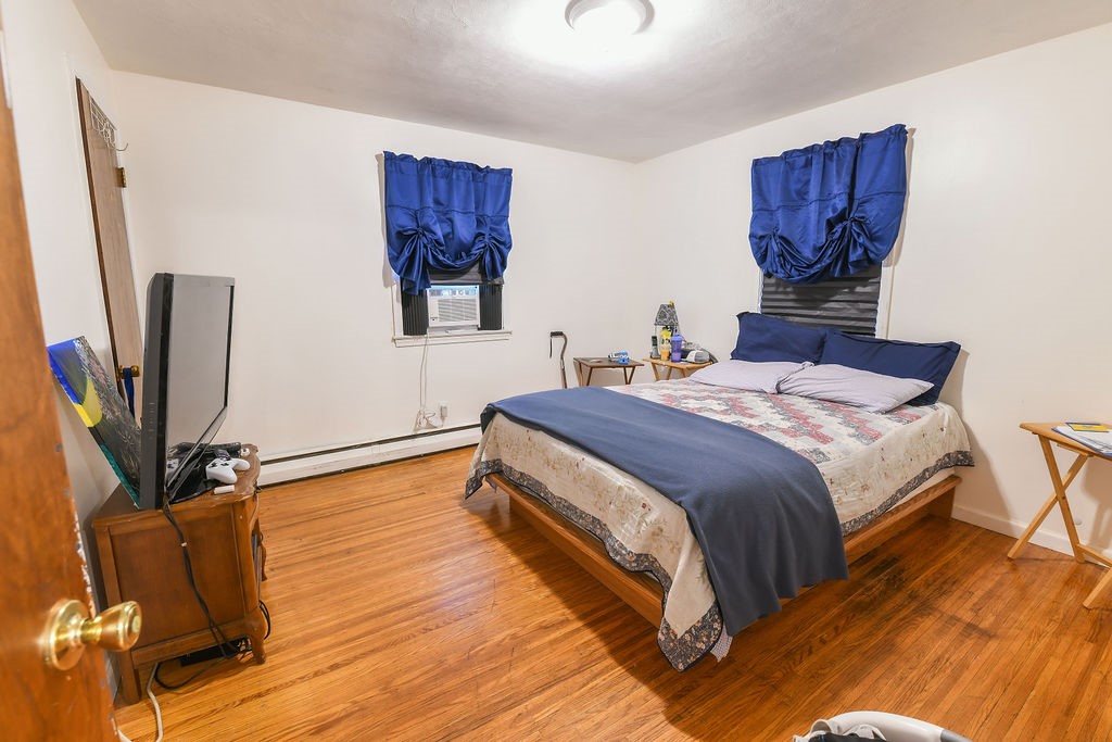 281 Ellison Street Rochester, NY 14609 - Photo 11 of 26 Master bedroom has jack and Jill entrance to a ful