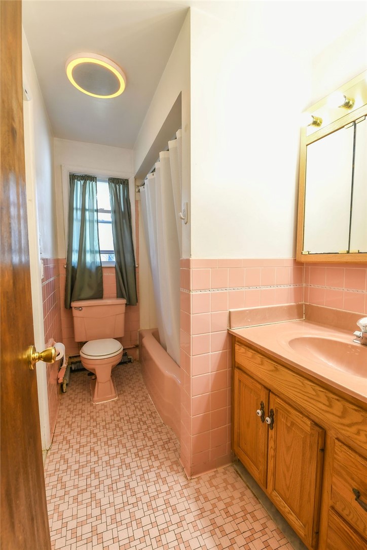 281 Ellison Street Rochester, NY 14609 - Photo 12 of 26 1st full bath on main level