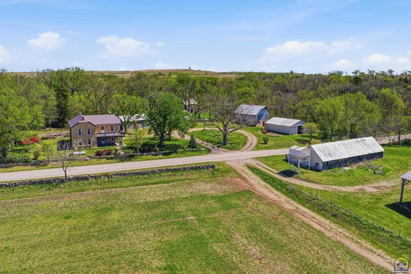 $2,200,000 | 22507 Hessdale Road, Alma, KS 66401