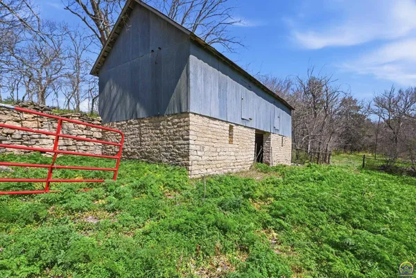 $2,200,000 | 22507 Hessdale Road, Alma, KS 66401