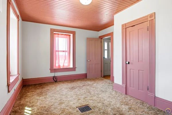 $2,200,000 | 22507 Hessdale Road, Alma, KS 66401