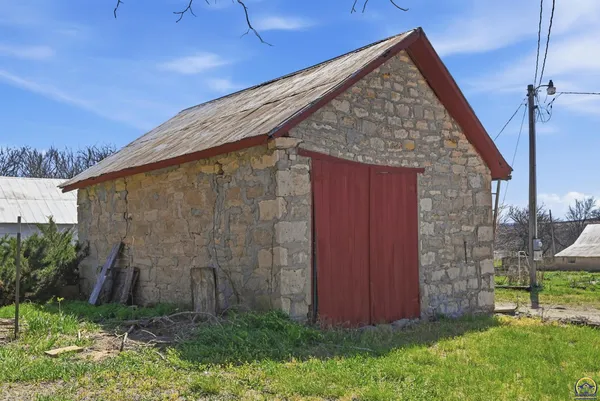 $2,200,000 | 22507 Hessdale Road, Alma, KS 66401