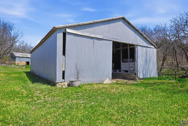 $2,200,000 | 22507 Hessdale Road, Alma, KS 66401
