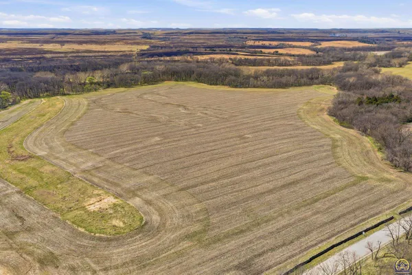 $2,200,000 | 22507 Hessdale Road, Alma, KS 66401