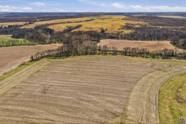 $2,200,000 | 22507 Hessdale Road, Alma, KS 66401