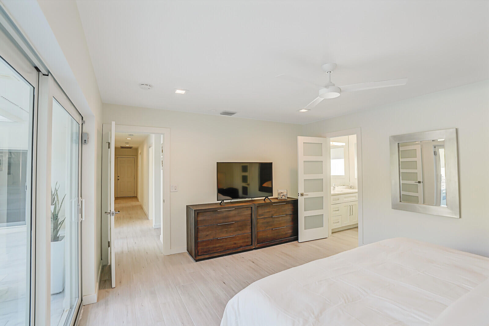 1221 Dolphin Road Singer Island, FL 33404 - Photo 21 of 50 35_Image_21_mls
