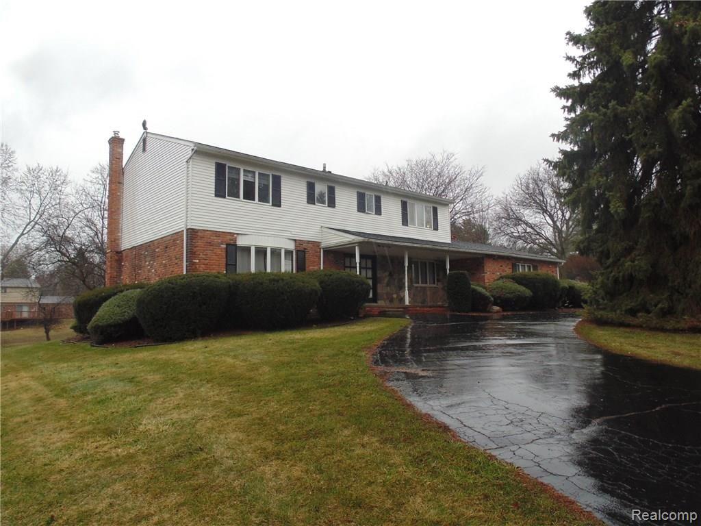 3909 Terrybrook Road West Bloomfield, MI 48322 - Photo 1 of 32 DSC03322.JPG