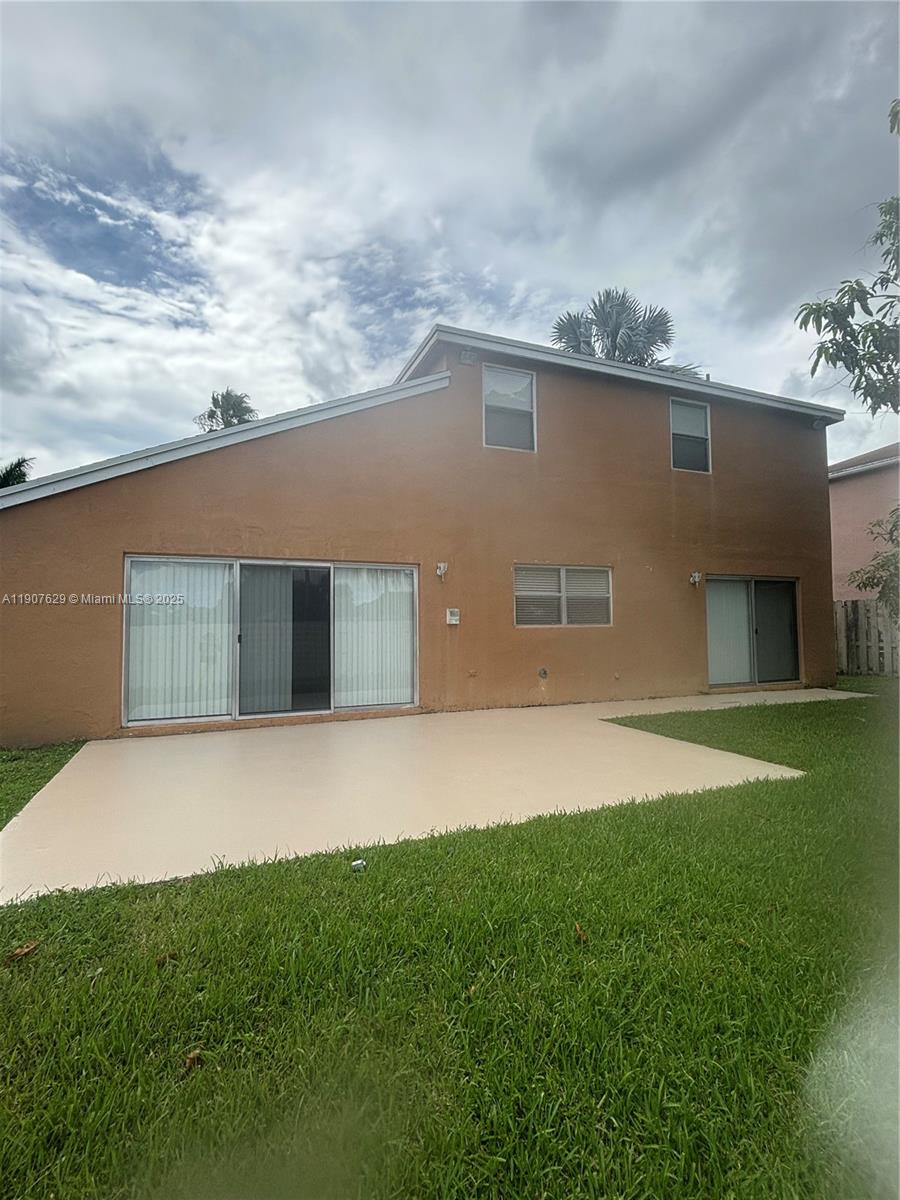 River Run Miramar, FL 33025 - Photo 15 of 29 a backyard of a house with lots of green space and plants