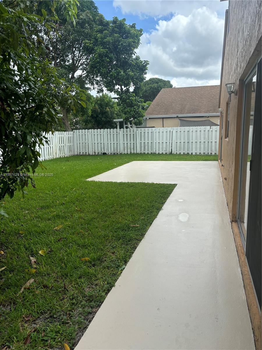 River Run Miramar, FL 33025 - Photo 16 of 29 a view of backyard with green space