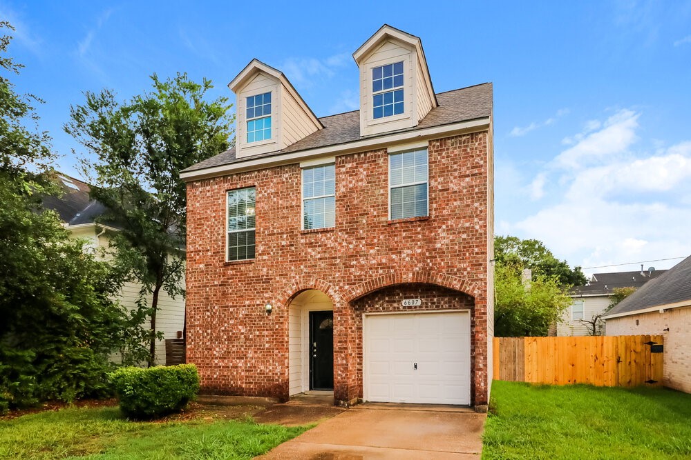 6607 Dickson Way Houston, TX 77085 - Photo 4 of 17 Gallery Image 4