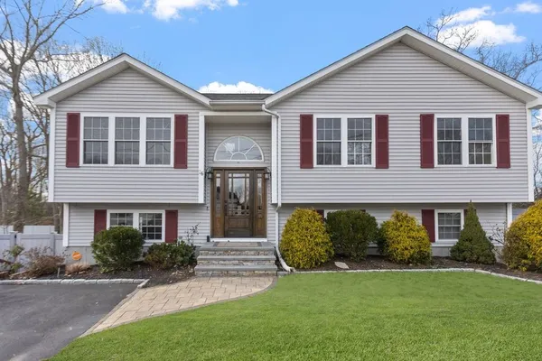 $535,000 | 26 Setian Lane, West Warwick, RI 02893