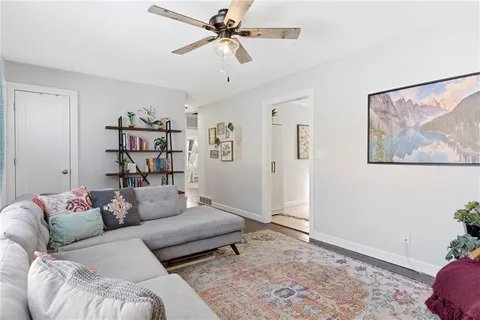 $295,000 | 8515 West 69th Terrace, Overland Park, KS 66204