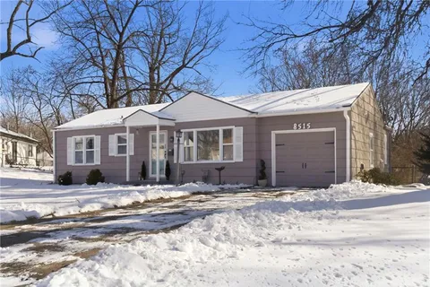 $295,000 | 8515 West 69th Terrace, Overland Park, KS 66204