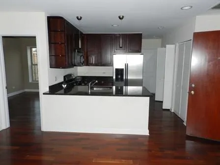 $1,700 | 3553 West Ainslie Street, Unit 3, Chicago, IL 60625