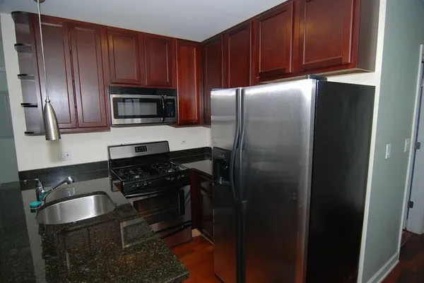 $1,700 | 3553 West Ainslie Street, Unit 3, Chicago, IL 60625