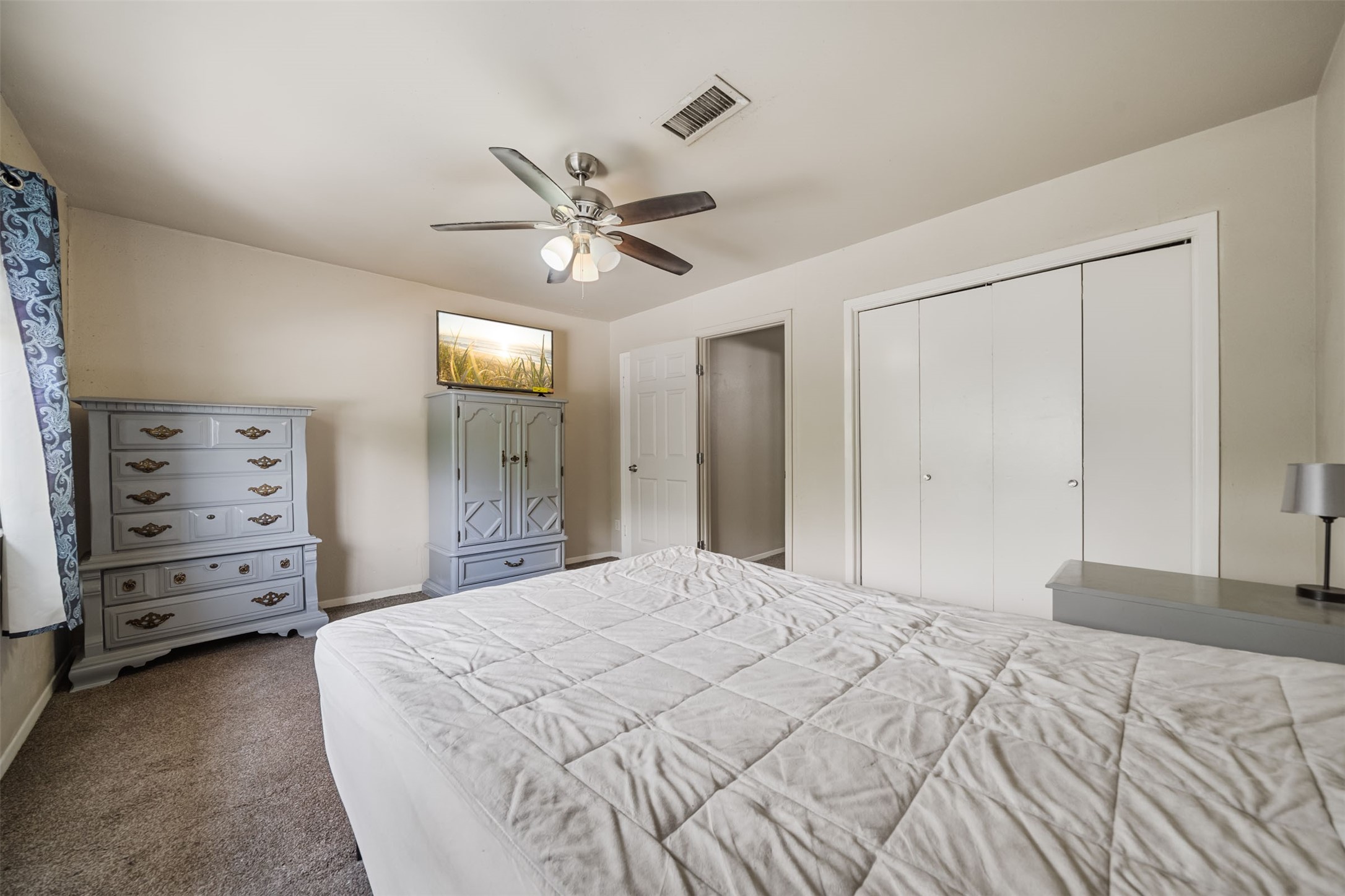 8216 Fondren Road, Unit 8216 Houston, TX 77074 - Photo 18 of 33 a bedroom with a bed and a closet