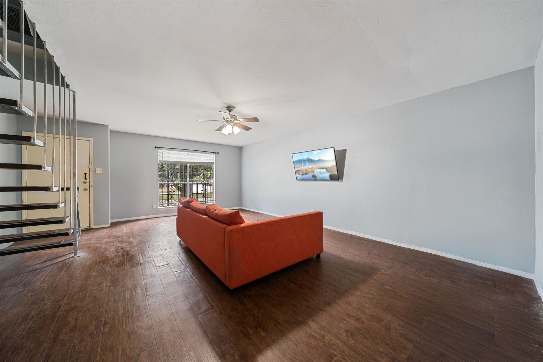 8216 Fondren Road, Unit 8216 Houston, TX 77074 - Photo 9 of 33 a blue bed sitting in a room next to a window