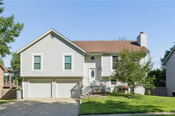 $289,900 | 808 Heather Drive, Belton, MO 64012