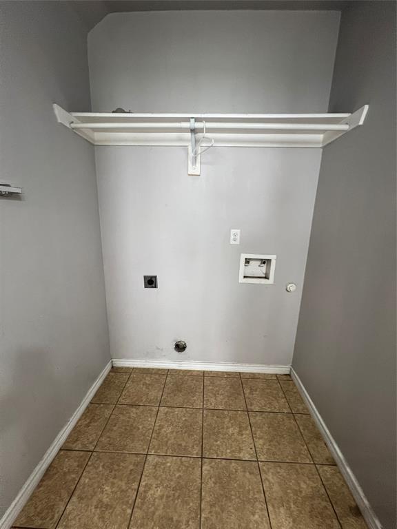 906 Parkplace Ridge Princeton, TX 75407 - Photo 15 of 25 Utility area with tiled flooring, a built-in white shelf, and appliance hookups