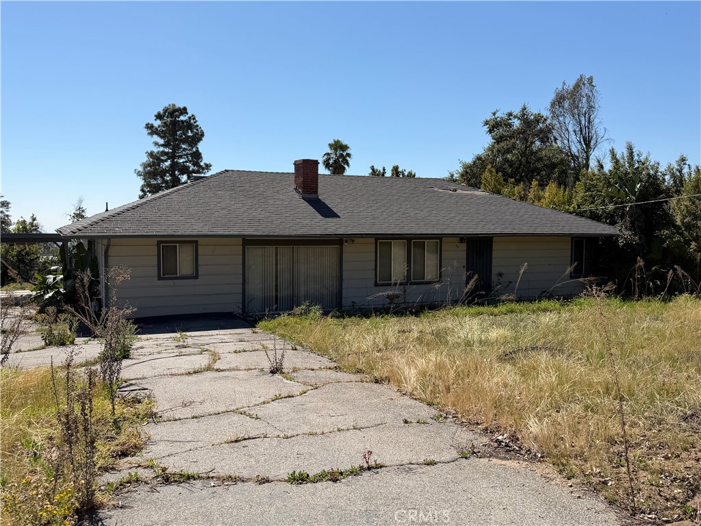 72 Marathon Road Altadena, CA 91001 - Photo 4 of 4 a front view of a house with a yard