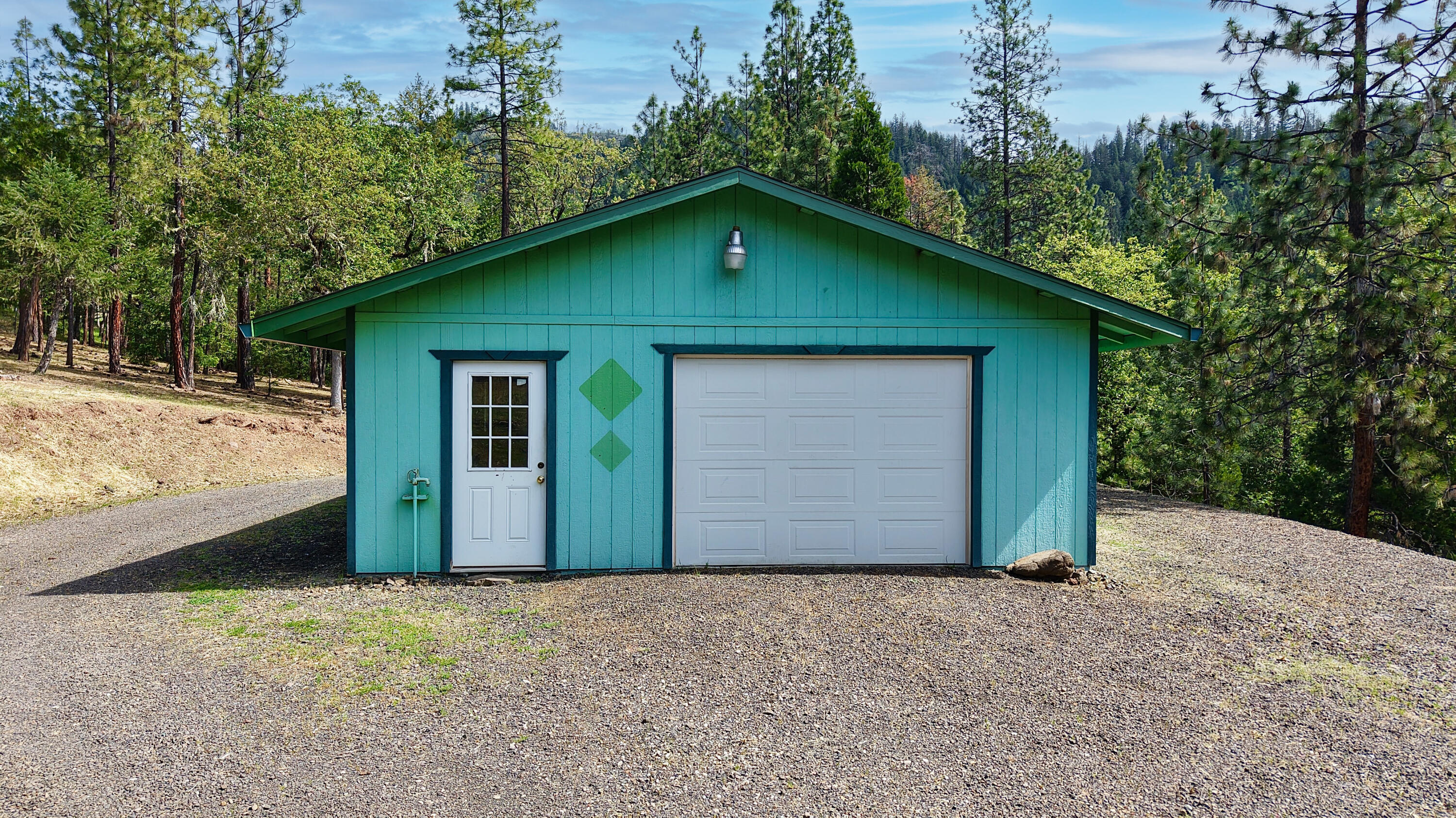 204 Shipley Terrace Prospect, OR 97536 - Photo 4 of 61 a front view of house a yard and garage