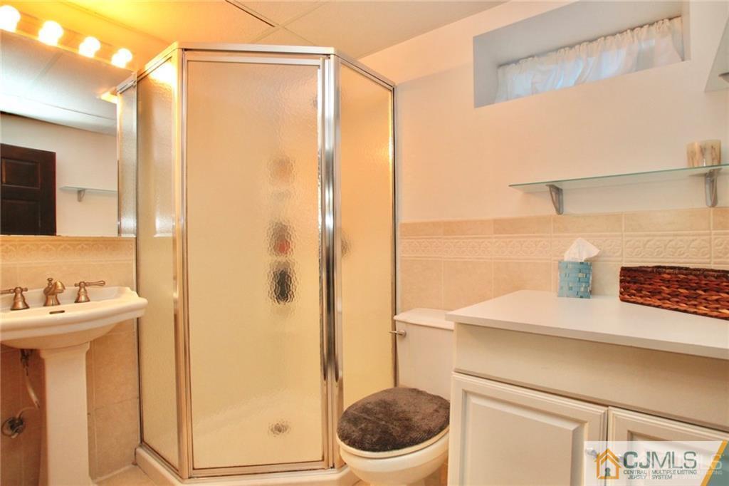 37 Edgemount Road Edison, NJ 08817 - Photo 12 of 17 Gallery Image 12