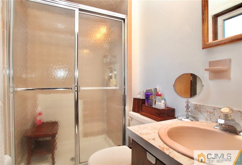 37 Edgemount Road Edison, NJ 08817 - Photo 13 of 17 Gallery Image 13