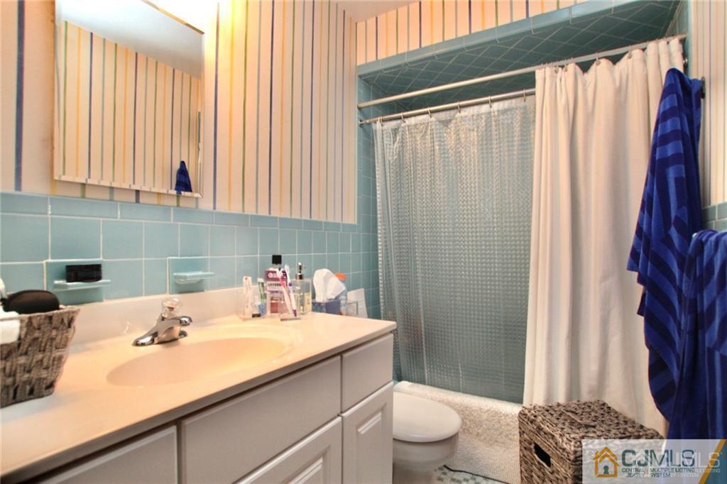 37 Edgemount Road Edison, NJ 08817 - Photo 14 of 17 Gallery Image 14